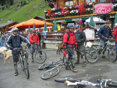 viendo a las cabras de Les Lindarest